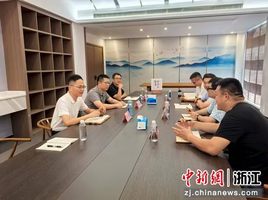 善琏镇举办民生议事堂协商活动。善琏镇供图 善琏镇举办民生议事堂协商活动。善琏镇供图