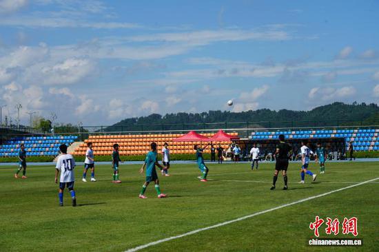 图为足球比赛现场。石小杰 摄