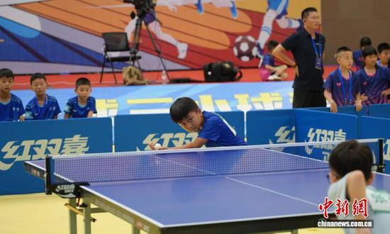 图为乒乓球比赛现场。石小杰 摄