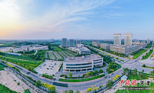图为天津西青经济技术开发区。（无人机照片）记者 佟郁 摄