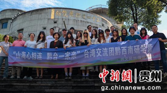 图为在二十四道拐展览馆。李和江 摄 图为在二十四道拐展览馆。李和江 摄