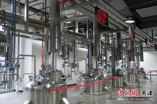 图为天津宏仁堂药业有限公司“经典名方”智能制造生产线。张晓路 摄