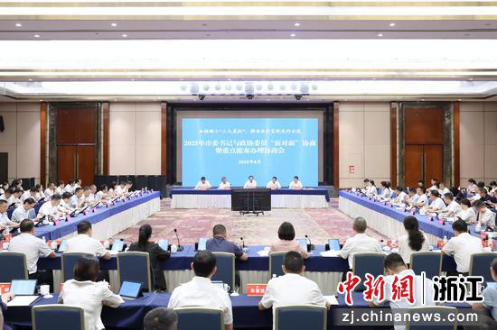 49位委员做足功课与市委书记“面对面”协商。张剑 摄