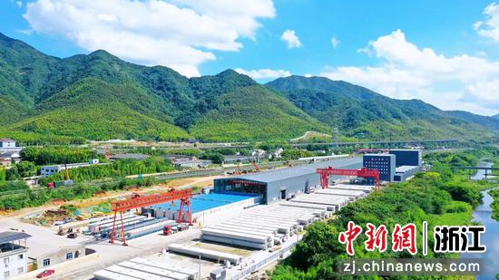 甬台温改扩建宁波南段项目TJ-1标预制场。浙江交通集团 供图 甬台温改扩建宁波南段项目TJ-1标预制场。浙江交通集团 供图
