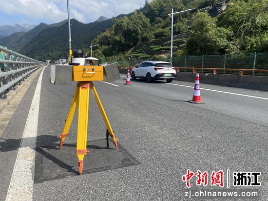 “涉路作业安全监管系统”在丽水龙丽丽龙高速公路应用。浙江交通集团高速公路丽水管理中心 供图 “涉路作业安全监管系统”在丽水龙丽丽龙高速公路应用。浙江交通集团高速公路丽水管理中心 供图