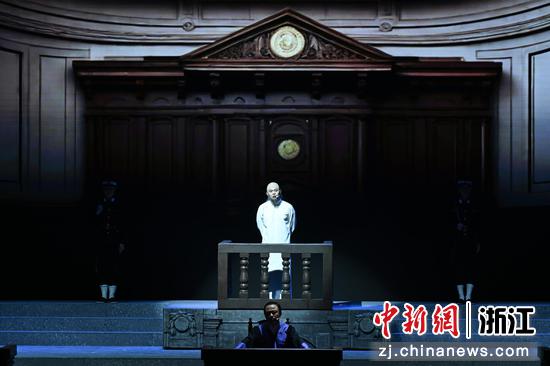 图为:主题话剧《沈钧儒》。中新社记者 王刚 摄