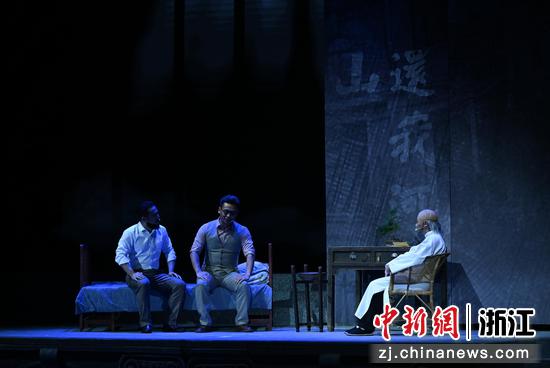 图为:主题话剧《沈钧儒》。中新社记者 王刚 摄