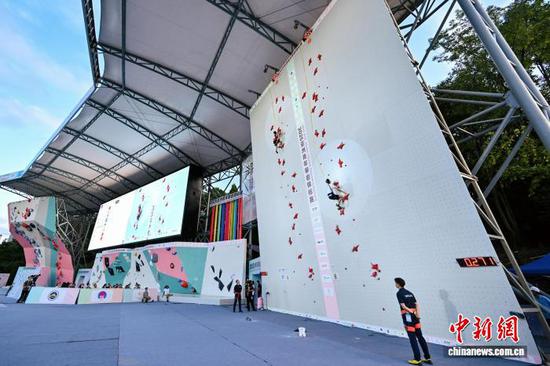 8月23日晚，比赛现场。 赛事组委会供图