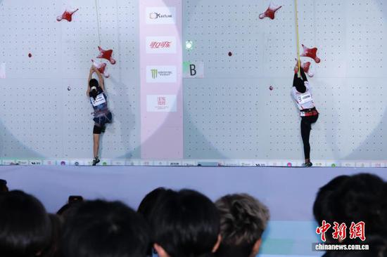 8月23日晚，比赛现场。 曾晋琪 摄