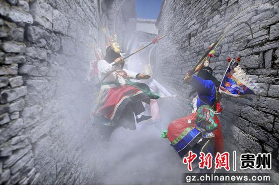 安顺屯堡地戏。董天光 摄 安顺屯堡地戏。董天光 摄