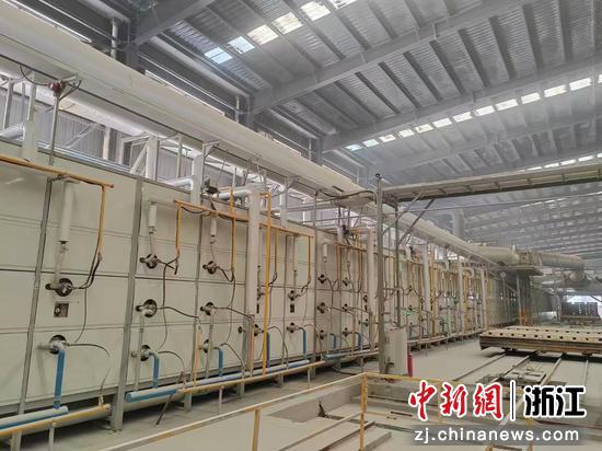 企业碳酸锂生产线。浙江东方供图 企业碳酸锂生产线。浙江东方供图