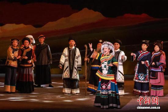 8月26日晚，演出现场。 曾晋琪 摄