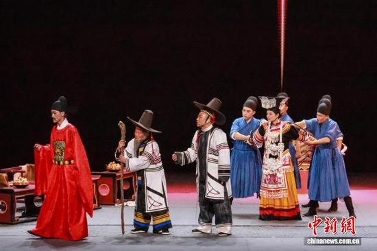 8月26日晚，演出现场。 曾晋琪 摄