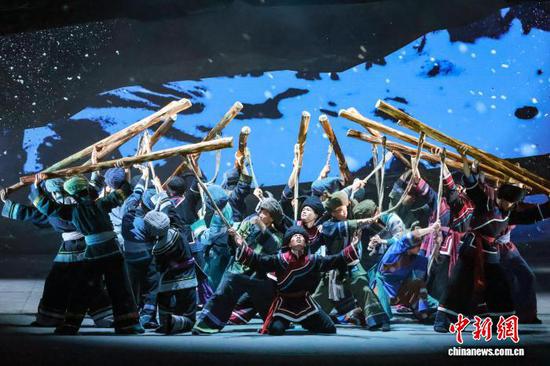 8月26日晚，演出现场。 曾晋琪 摄