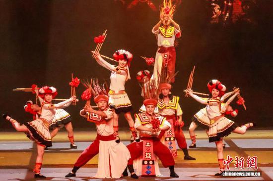 8月26日晚，演出现场。 曾晋琪 摄