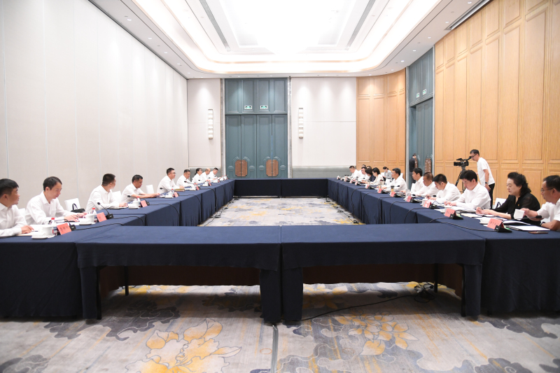新疆尉犁县党政代表团赴河北省承德市考察
