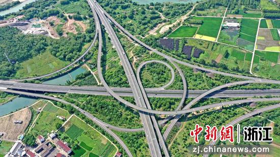 俯瞰诸永高速。浙江交通集团高速公路台州管理中心  供图 俯瞰诸永高速。浙江交通集团高速公路台州管理中心  供图