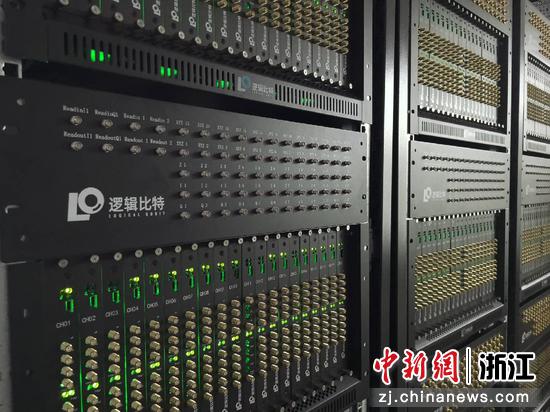 量子测控系统。逻辑比特科技供图 量子测控系统。逻辑比特科技供图