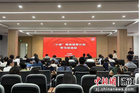 “学习加油站”活动现场。江北区委组织部 供图 “学习加油站”活动现场。江北区委组织部 供图