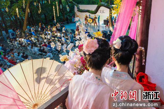图为:七夕民俗活动现场。中新社发 拱墅区半山街道 供图