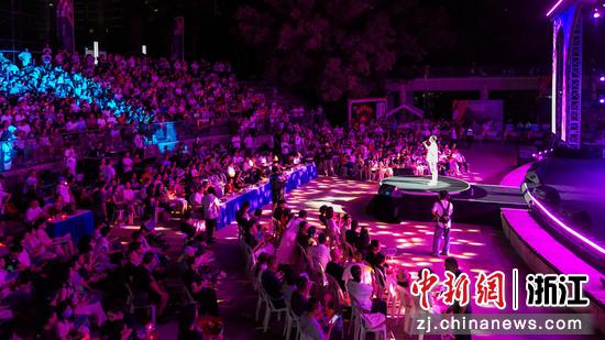 歌唱现场。 潘益慧 供图 歌唱现场。 潘益慧 供图