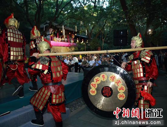 图为:传统仪式现场。中新社发 拱墅区半山街道 供图