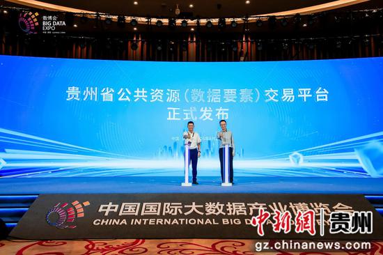 图为成果发布环节。