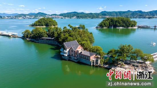 位于千岛湖月光岛上的淳安县婚姻登记服务中心(月光岛)。淳安县委宣传部 供图 位于千岛湖月光岛上的淳安县婚姻登记服务中心(月光岛)。淳安县委宣传部 供图