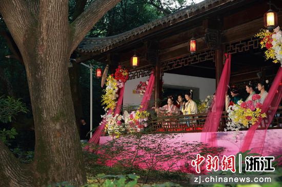 图为:七夕民俗活动现场。中新社发 拱墅区半山街道 供图 图为:七夕民俗活动现场。中新社发 拱墅区半山街道 供图