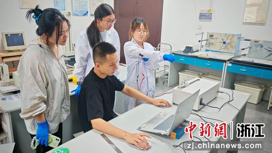 备战日常。（资料图，浙江纺织服装职业技术学院供图）