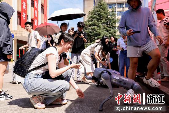 8月31日,迎新现场。(浙江工业大学供图) 8月31日,迎新现场。(浙江工业大学供图)