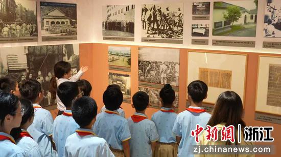 余杭区2025学年“开学第一课”现场。余杭区委宣传部 供图 余杭区2025学年“开学第一课”现场。余杭区委宣传部 供图