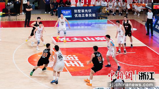 浙BA富阳主场首场比赛现场。正泰安能供图