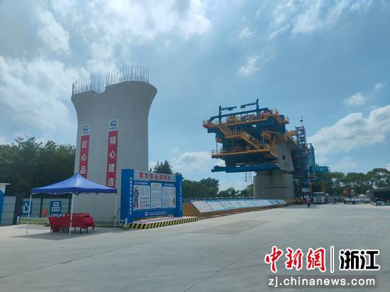 图为:通甬高铁海盐特大桥跨规划海盐大道连续梁0号块浇筑完成。中新社发 中铁七局 供图