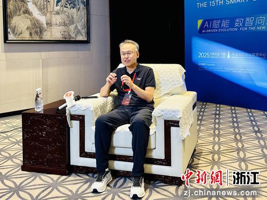 本届智博会前，马炬受访现场。张斌 摄
