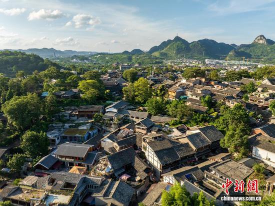 9月3日，航拍贵阳青岩古镇秋色渐浓。（无人机照片）