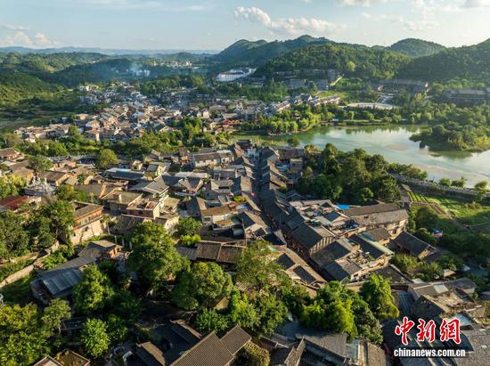 9月3日，航拍贵阳青岩古镇秋色渐浓。（无人机照片）