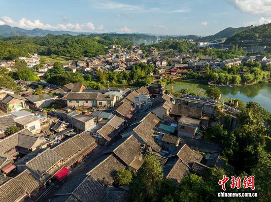 9月3日，航拍贵阳青岩古镇秋色渐浓。（无人机照片）