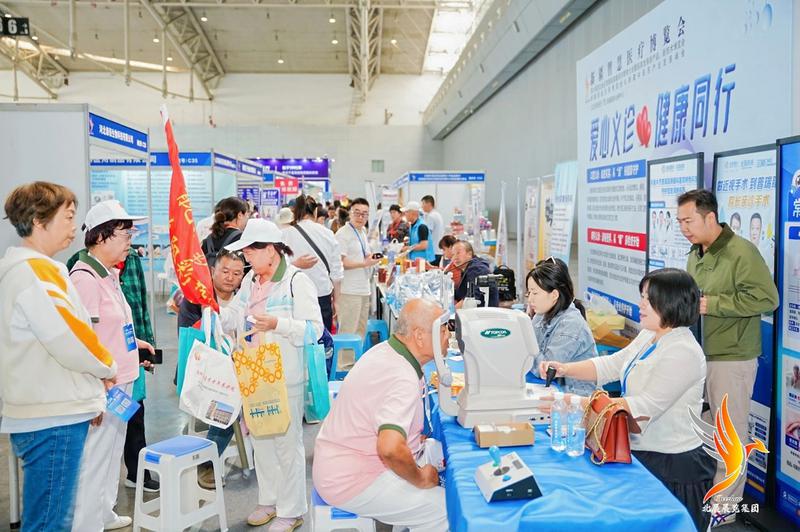 图为博览会现场市民体验爱心义诊。主办方供图 图为博览会现场市民体验爱心义诊。主办方供图