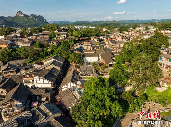 9月3日，航拍贵阳青岩古镇秋色渐浓。（无人机照片）