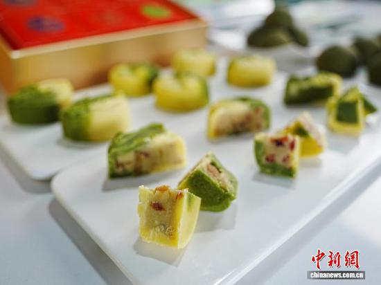 图为抹茶绿豆月饼。中新网记者周燕玲 摄 图为抹茶绿豆月饼。中新网记者周燕玲 摄