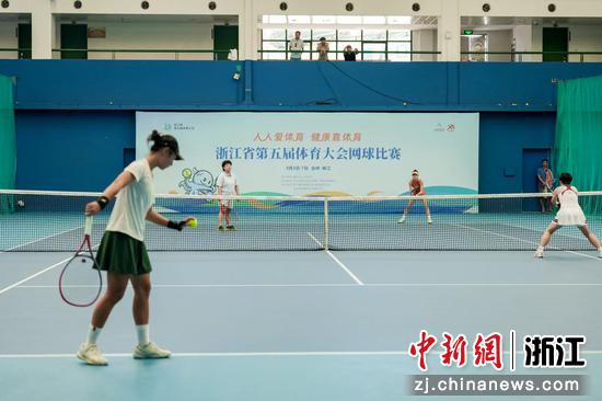 图为网球比赛现场。(主办方供图) 图为网球比赛现场。(主办方供图)