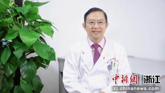 图为复旦大学附属眼耳鼻喉科医院眼眶及眼肿瘤学科主任医师钱江接受采访。受访者供图 图为复旦大学附属眼耳鼻喉科医院眼眶及眼肿瘤学科主任医师钱江接受采访。受访者供图