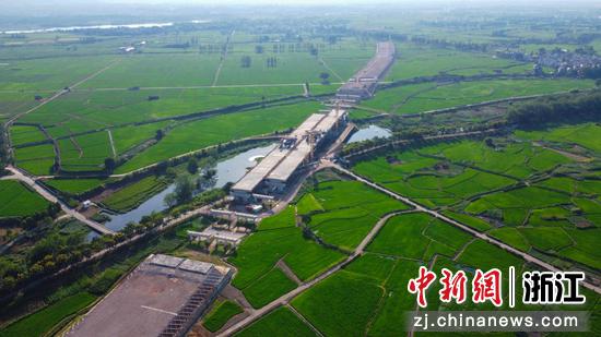 建设中的甬金衢上金华城区段项目厚大溪大桥。浙高建公司 供图 建设中的甬金衢上金华城区段项目厚大溪大桥。浙高建公司 供图