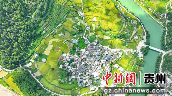 施洞镇小河村俯瞰图。 张奎摄