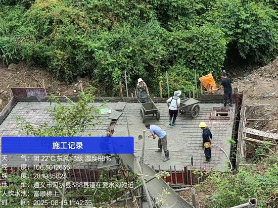 工人有条不紊的忙碌着。税会静 摄 工人有条不紊的忙碌着。税会静 摄