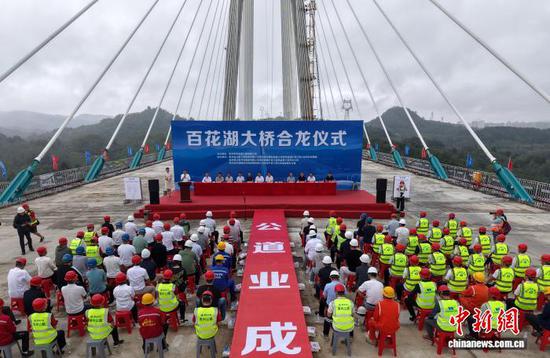 图为合龙仪式现场。段彪 摄 图为合龙仪式现场。段彪 摄