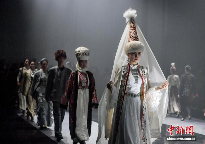 2025亚欧时装周在乌鲁木齐举办