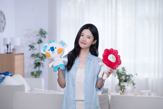 杨子姗号召公众参与“安利你一朵小红花”公益活动 杨子姗号召公众参与“安利你一朵小红花”公益活动