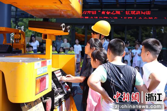 活动现场。上虞电网 供图 活动现场。上虞电网 供图